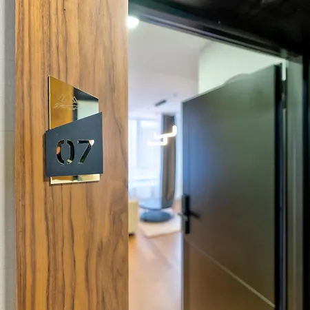 & Lukas זלאטיבור