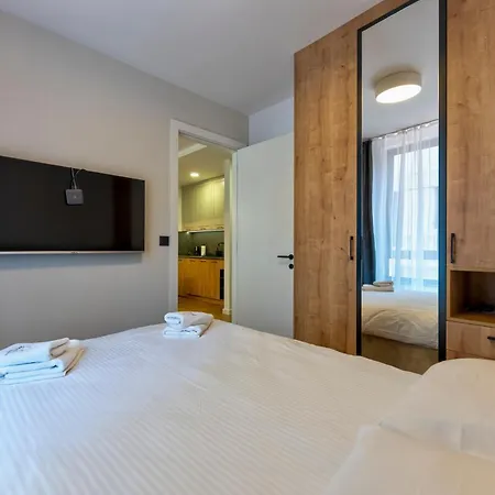 & Lukas زلاتيبور