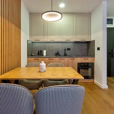 & Lukas זלאטיבור