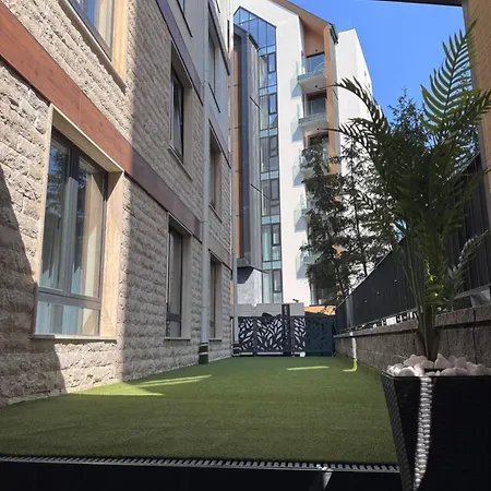 & Lukas زلاتيبور