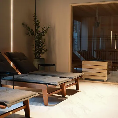 & Lukas * زلاتيبور