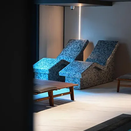 & Lukas * זלאטיבור