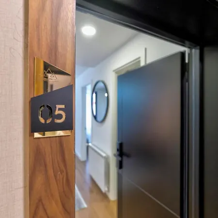 & Lukas זלאטיבור